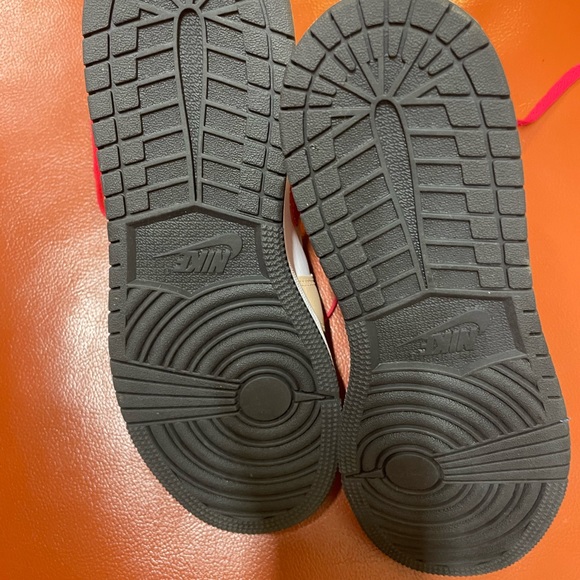 Nike Jordan Mid - Picture 4 of 5